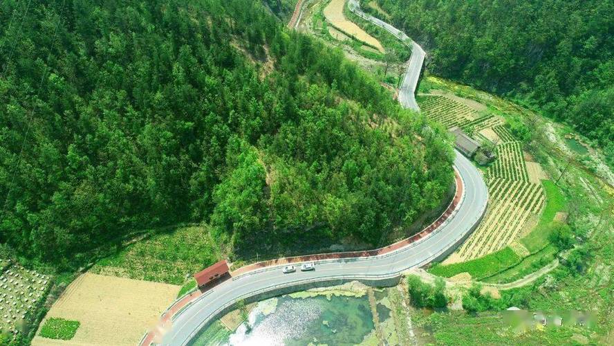 根據(jù)《旅游景區(qū)質(zhì)量等級(jí)管理辦法》和《旅游景區(qū)質(zhì)量等級(jí)的劃分與評(píng)定